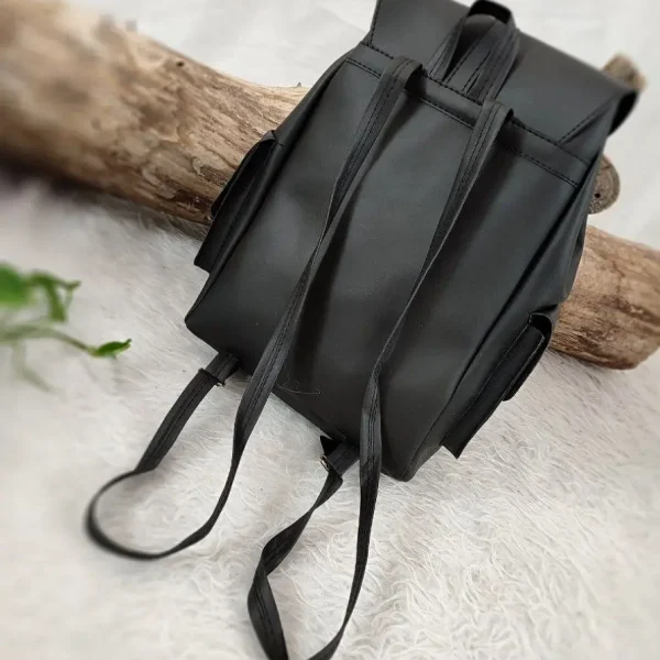 کوله پشتی چرمی مدل قفل دودی