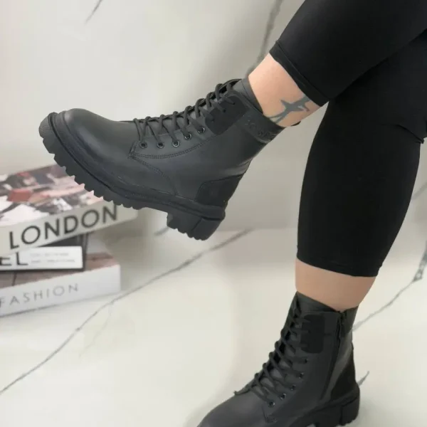 کفش زنانه نیم بوت کلاسیک
